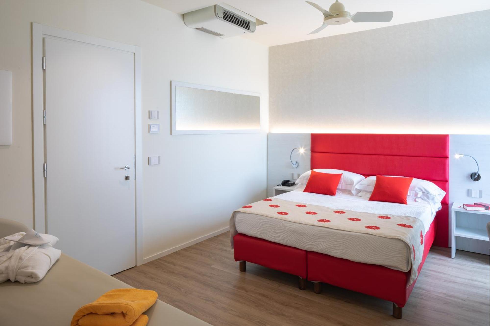 Una Hotels Imperial Beach Hotel 马洛塔 外观 照片